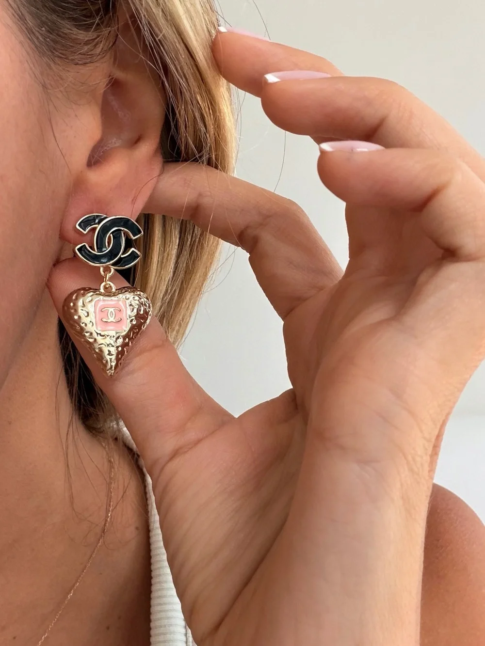 🖤Chanel Black & Pink Heart Drop Earrings💗
